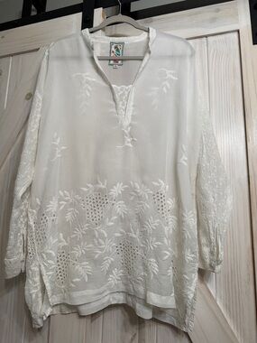 Johnny Was S eyelet embroidered long sleeve white top long drop shoulder sleeve